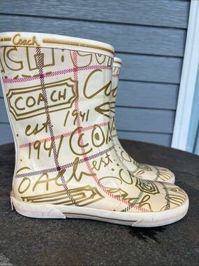 Coach Ursula Plaid & Gold Graffiti Waterproof Rain Boots Size 8